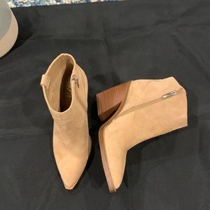 Vince Camuto Booties tan color 7